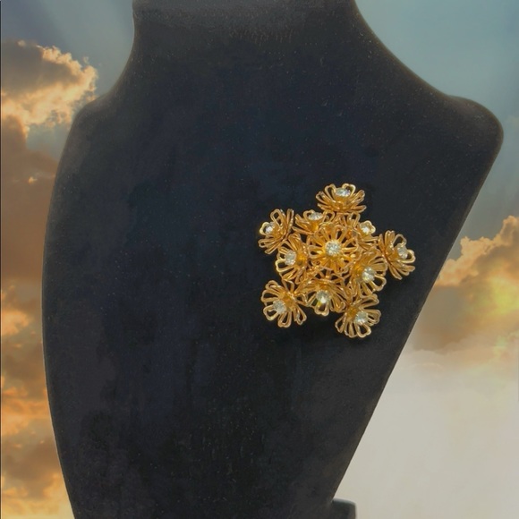 Vintage Coro Three Dimensional Floral Bouquet w/Clear Rhinestone Centers Brooch - Picture 5 of 5